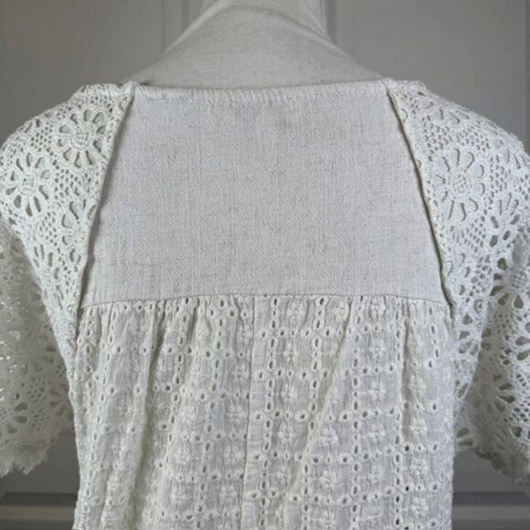Umgee Linen Blend Short Sleeve Top Oatmeal Crochet Fringe Detail Size Medium - Picture 4 of 10